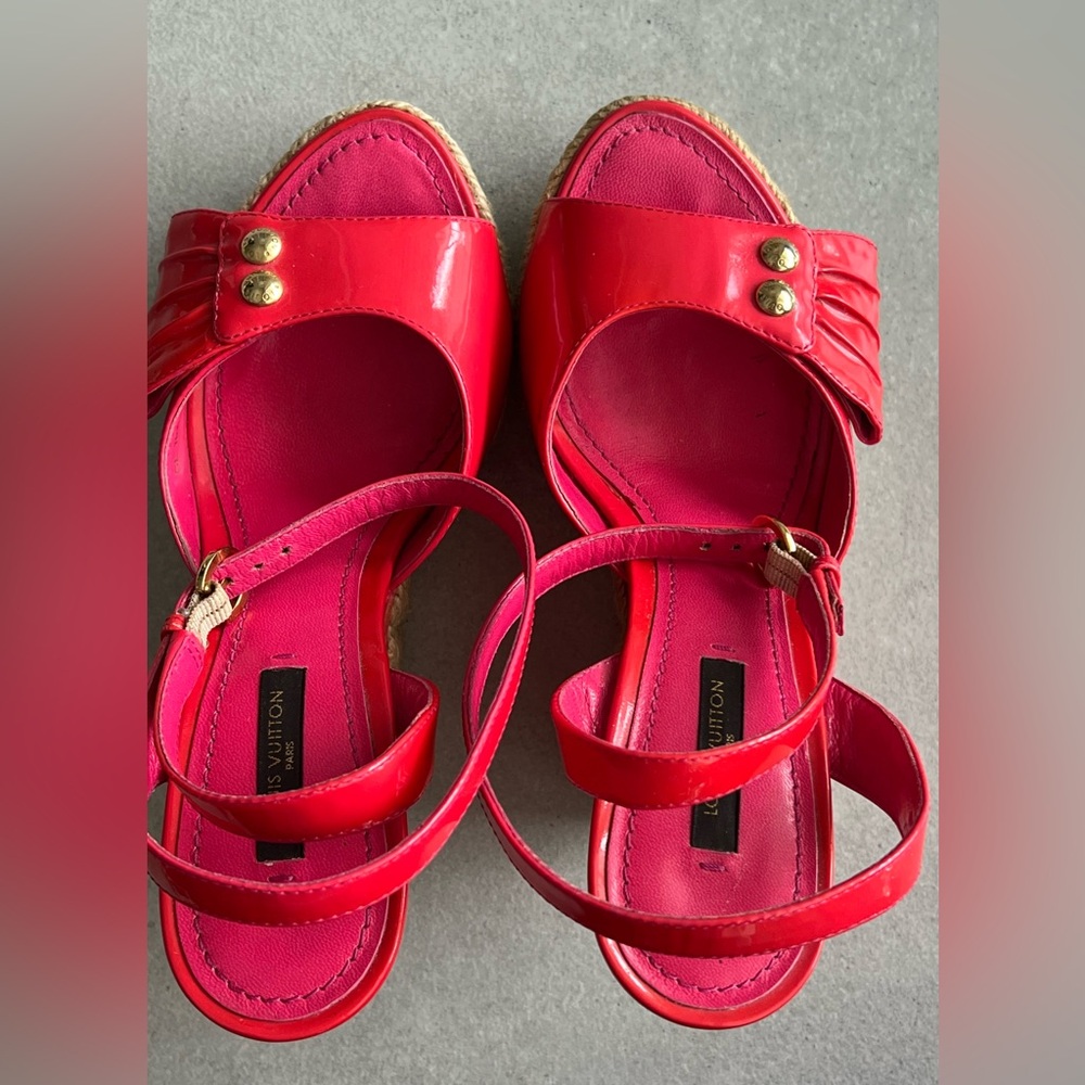 LOUIS VUITTON Monogram Vernis Wedge Sandals Rose Pop 36 - Picture 11 of 15